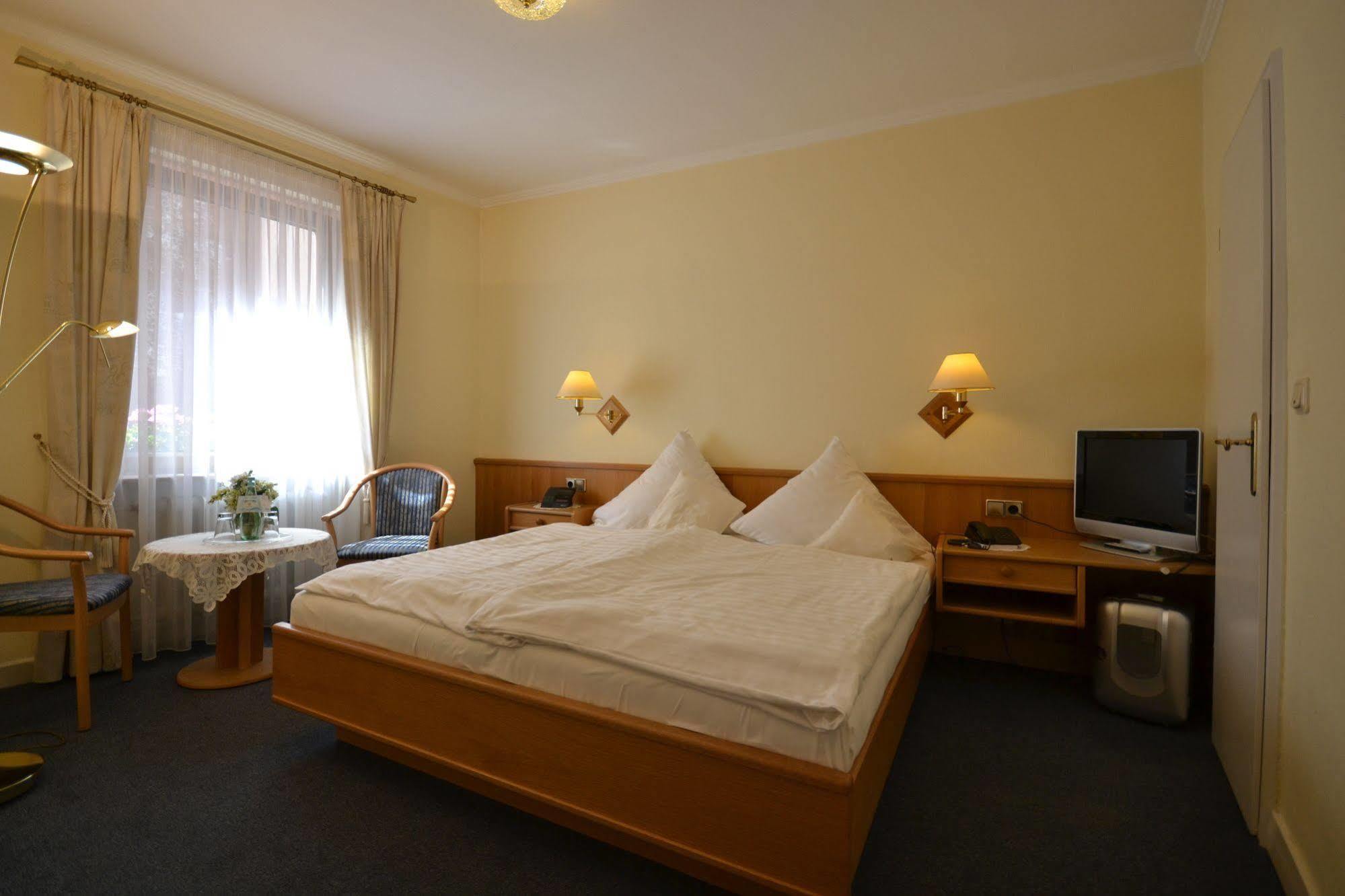 Hotel Binz Бернкастел-Кюс Екстериор снимка