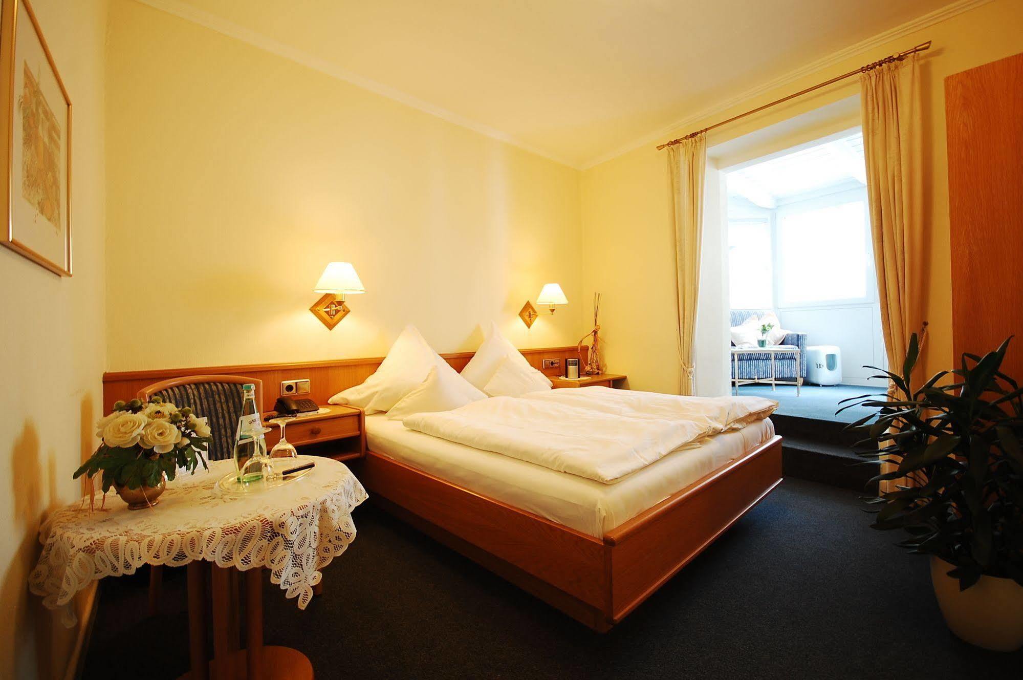 Hotel Binz Бернкастел-Кюс Екстериор снимка