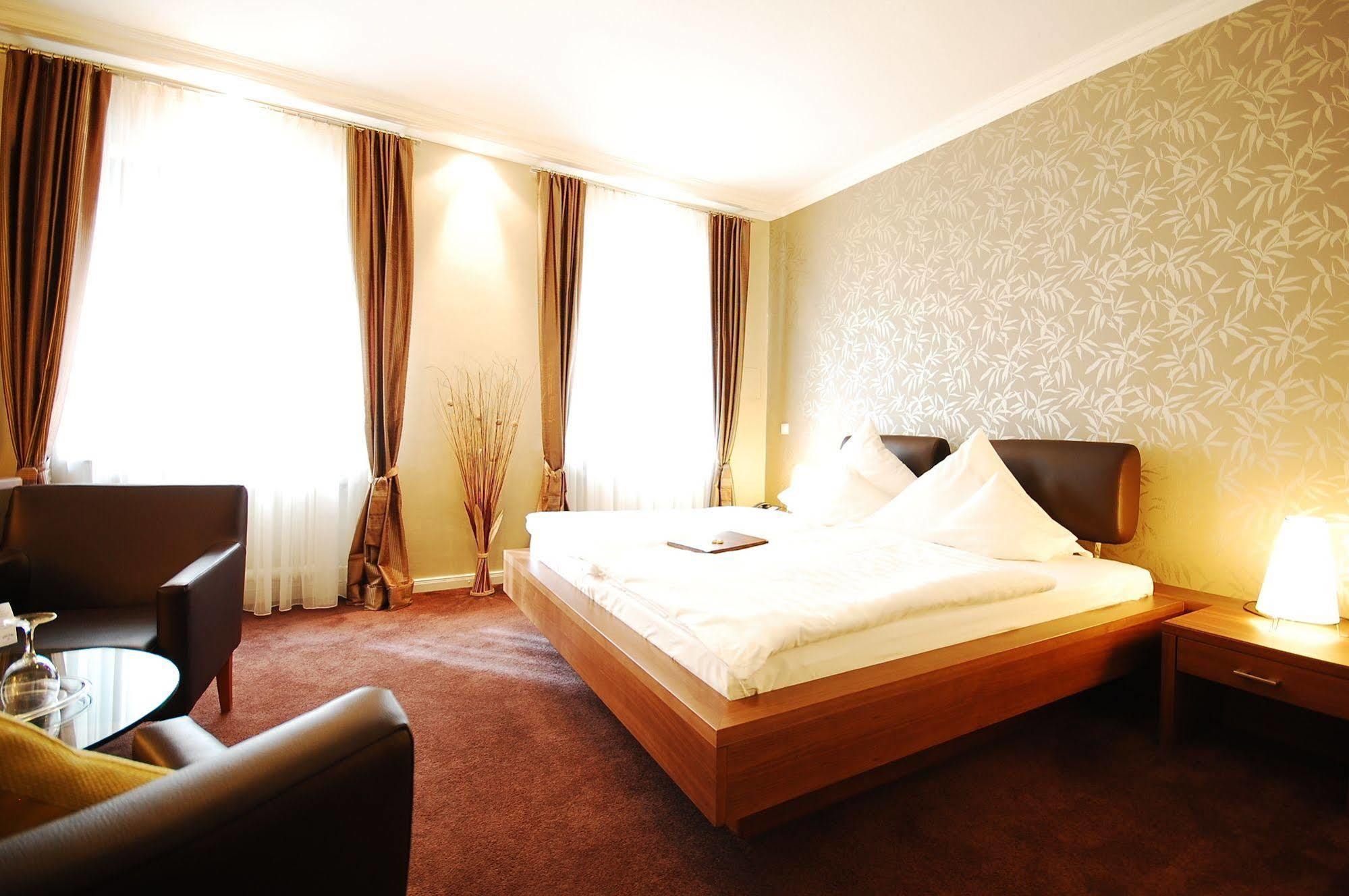 Hotel Binz Бернкастел-Кюс Екстериор снимка
