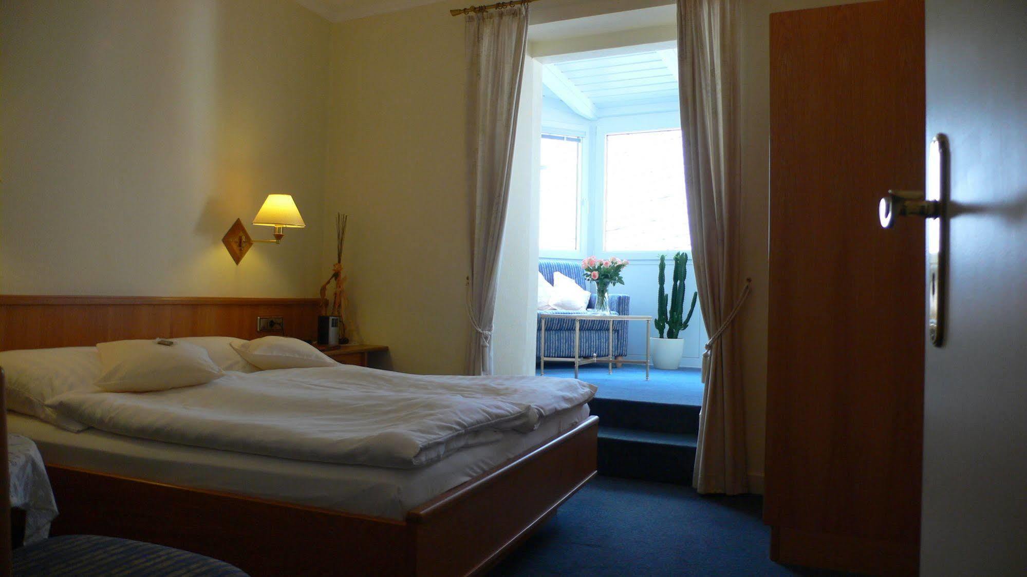 Hotel Binz Бернкастел-Кюс Екстериор снимка
